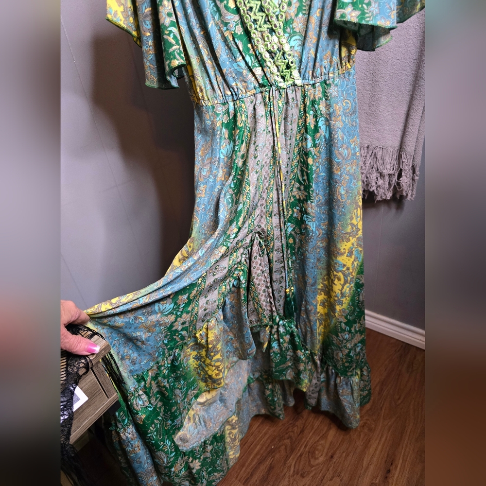 Bohemian Green Floral Maxi Dress with Lace Trim - Picture 2 of 11